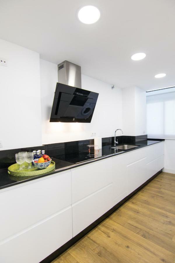 Homeforguest Stylish And Modern Apartment Overlooking Las Canteras Las Palmas Exterior photo