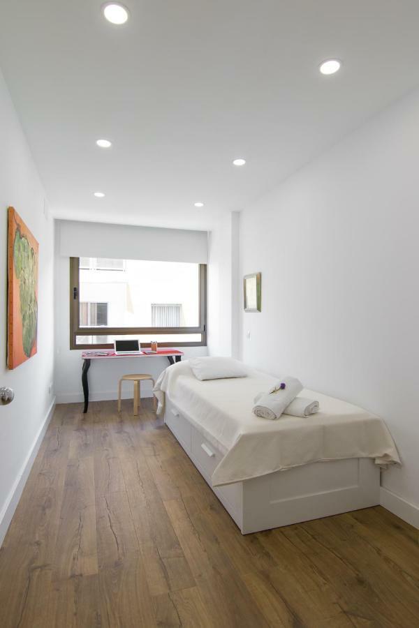 Homeforguest Stylish And Modern Apartment Overlooking Las Canteras Las Palmas Exterior photo