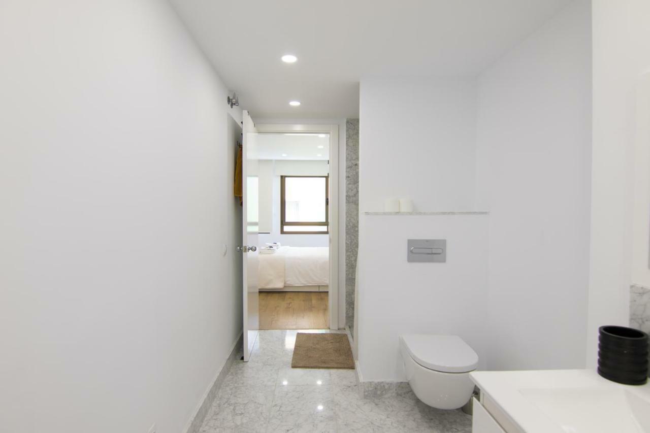 Homeforguest Stylish And Modern Apartment Overlooking Las Canteras Las Palmas Exterior photo