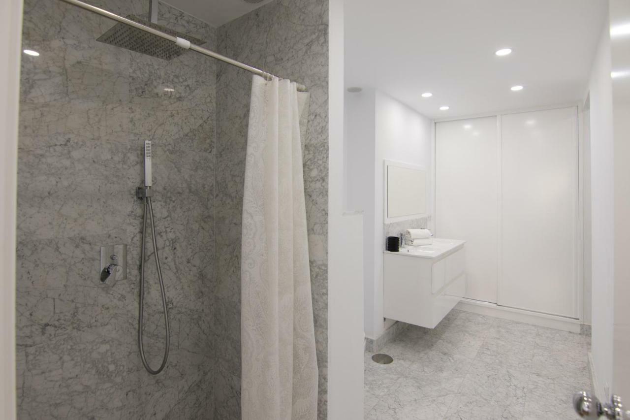 Homeforguest Stylish And Modern Apartment Overlooking Las Canteras Las Palmas Exterior photo