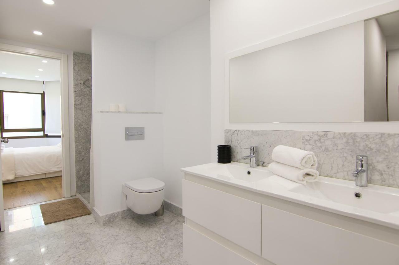 Homeforguest Stylish And Modern Apartment Overlooking Las Canteras Las Palmas Exterior photo