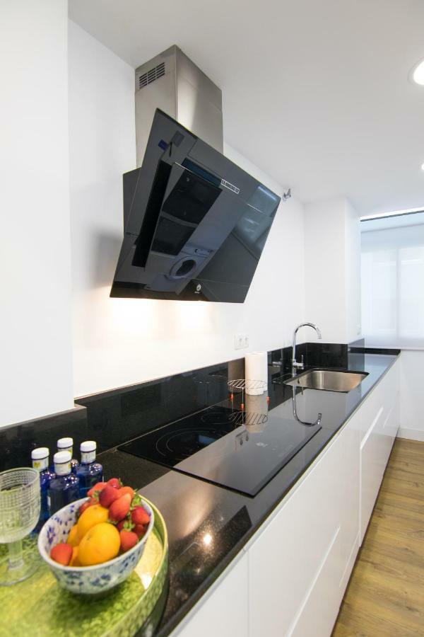 Homeforguest Stylish And Modern Apartment Overlooking Las Canteras Las Palmas Exterior photo