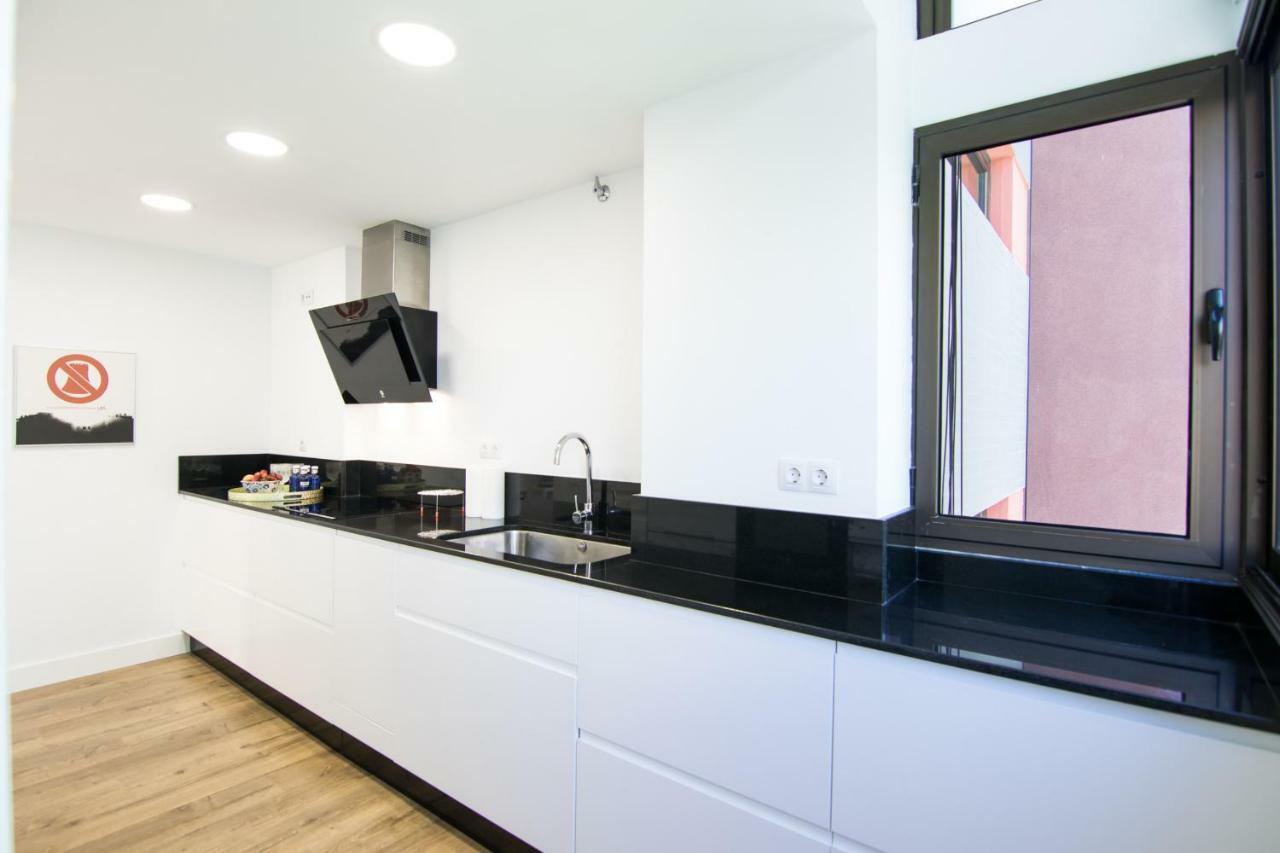 Homeforguest Stylish And Modern Apartment Overlooking Las Canteras Las Palmas Exterior photo