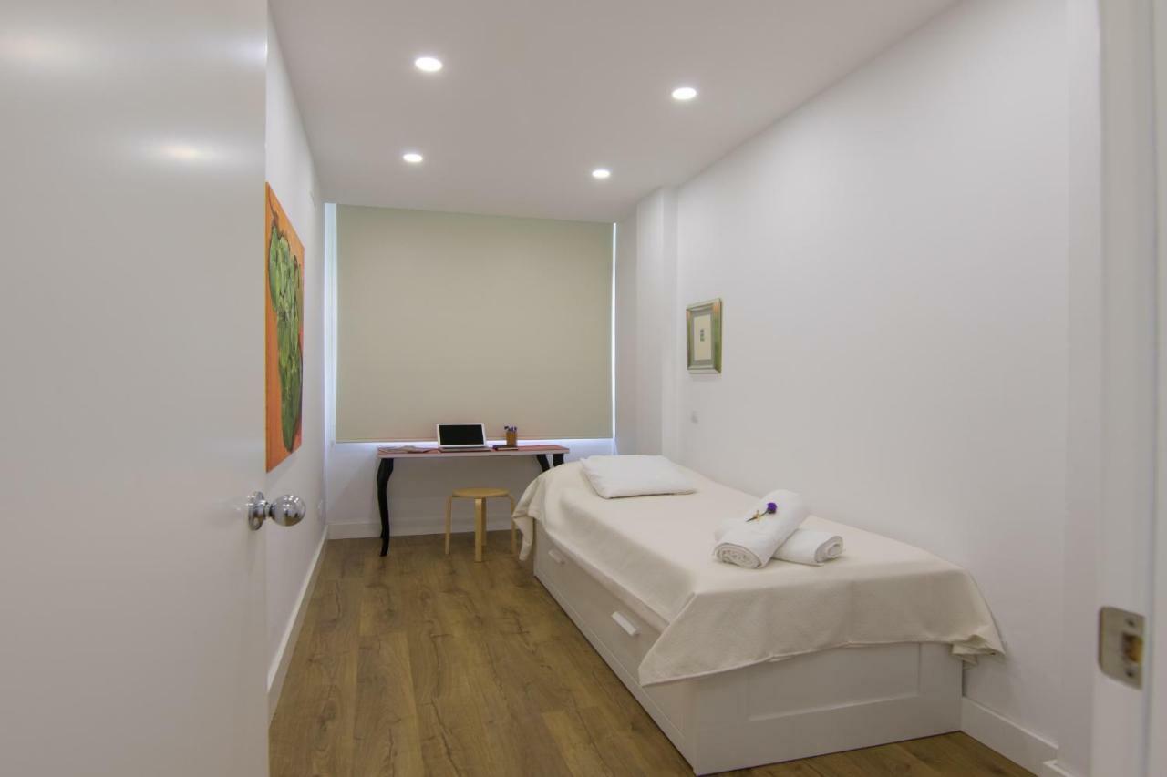 Homeforguest Stylish And Modern Apartment Overlooking Las Canteras Las Palmas Exterior photo