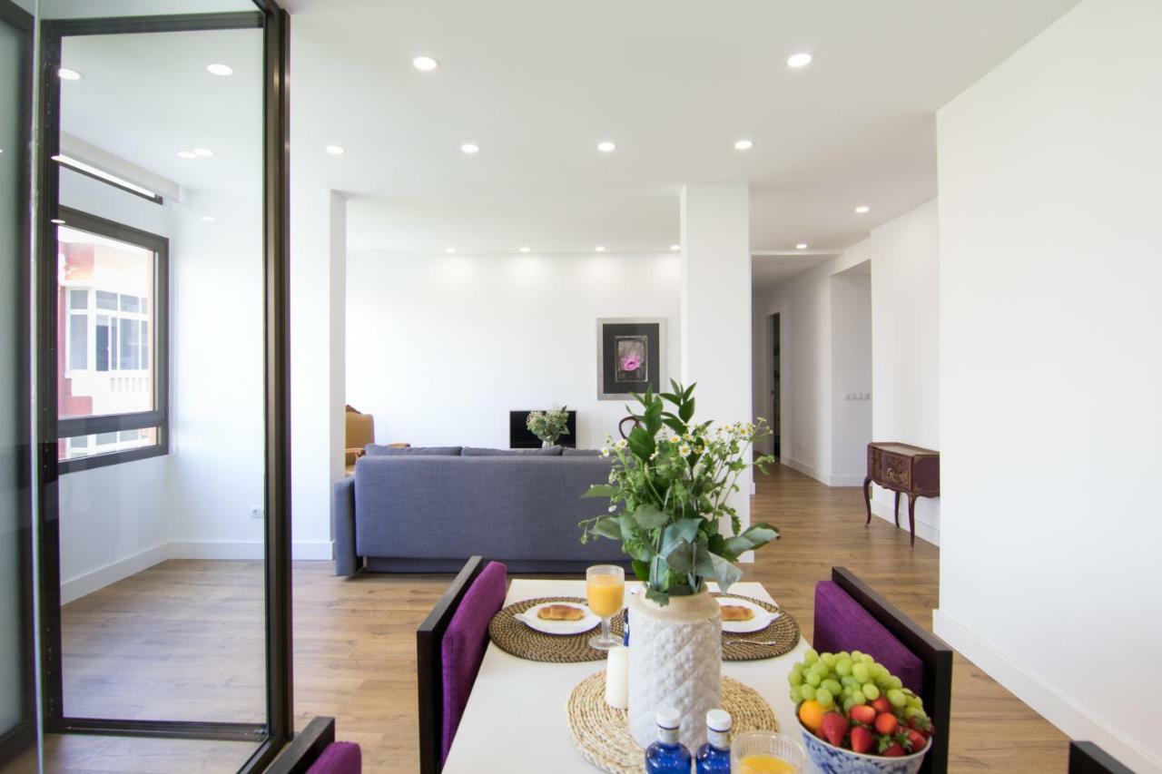 Homeforguest Stylish And Modern Apartment Overlooking Las Canteras Las Palmas Exterior photo