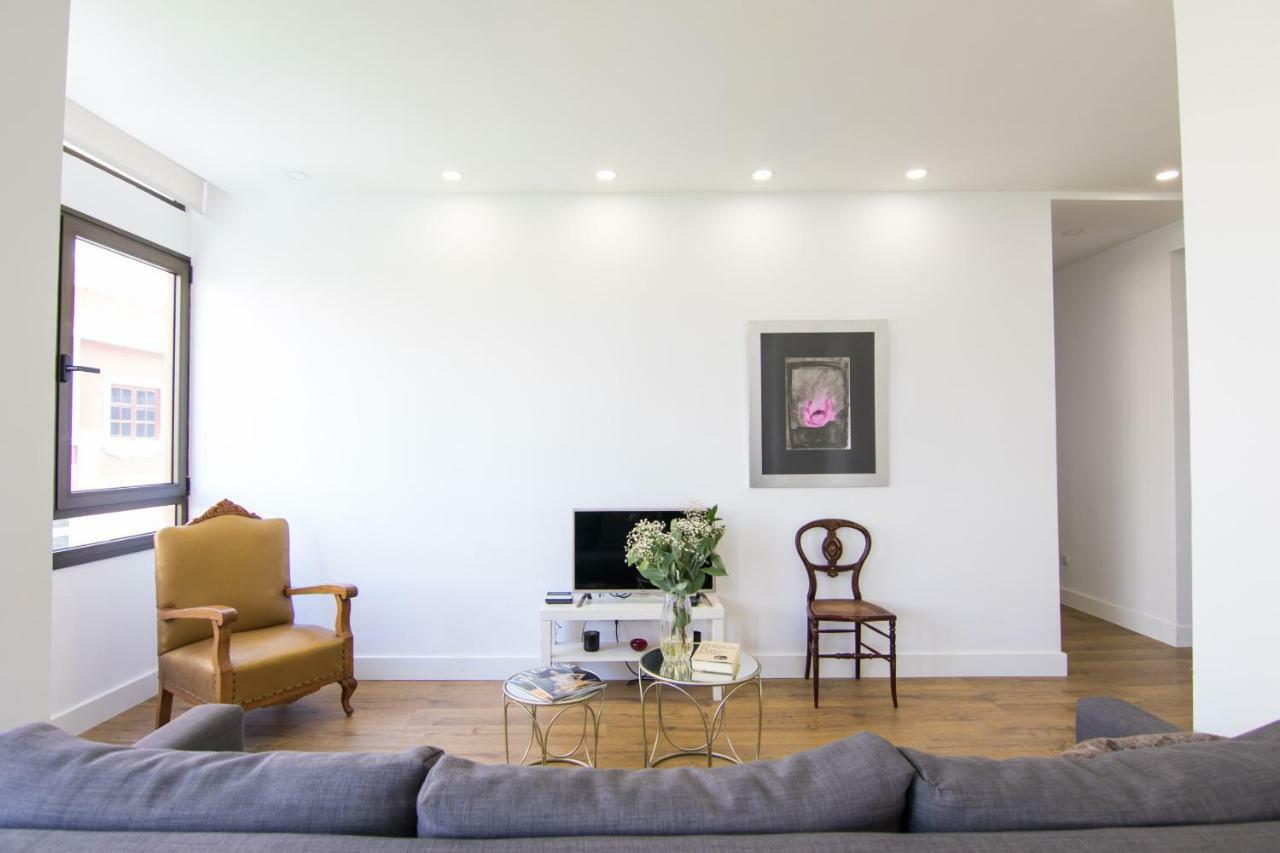Homeforguest Stylish And Modern Apartment Overlooking Las Canteras Las Palmas Exterior photo