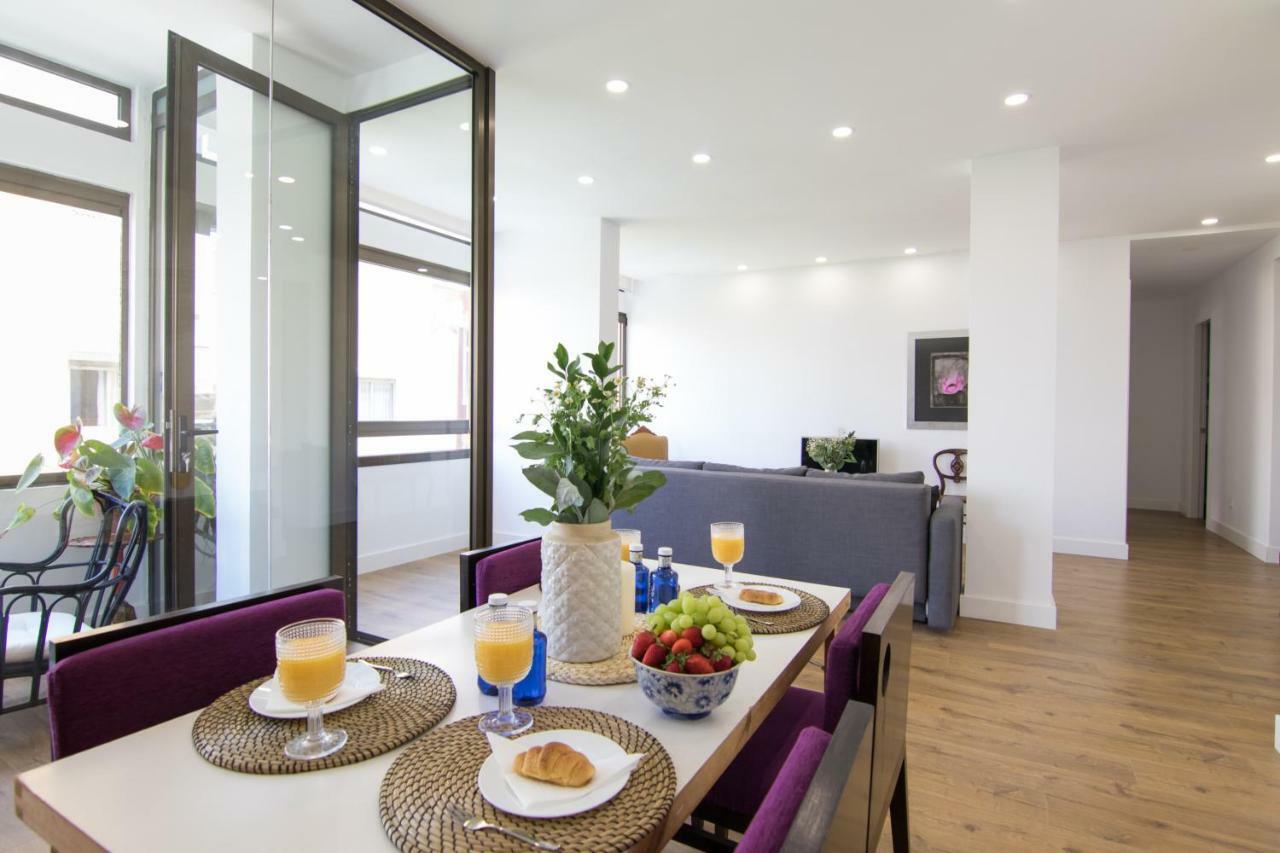 Homeforguest Stylish And Modern Apartment Overlooking Las Canteras Las Palmas Exterior photo