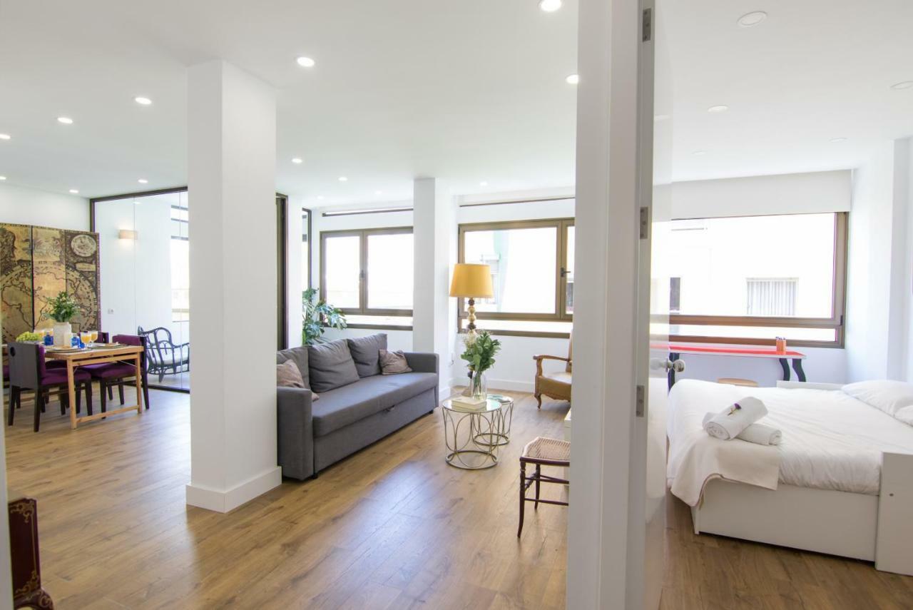 Homeforguest Stylish And Modern Apartment Overlooking Las Canteras Las Palmas Exterior photo