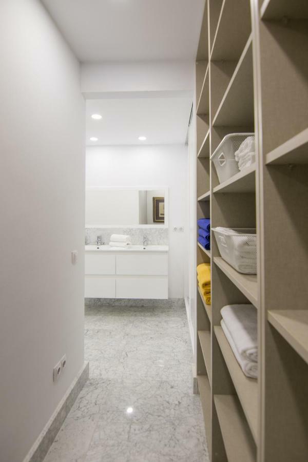 Homeforguest Stylish And Modern Apartment Overlooking Las Canteras Las Palmas Exterior photo