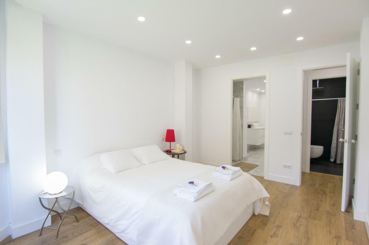 Homeforguest Stylish And Modern Apartment Overlooking Las Canteras Las Palmas Exterior photo