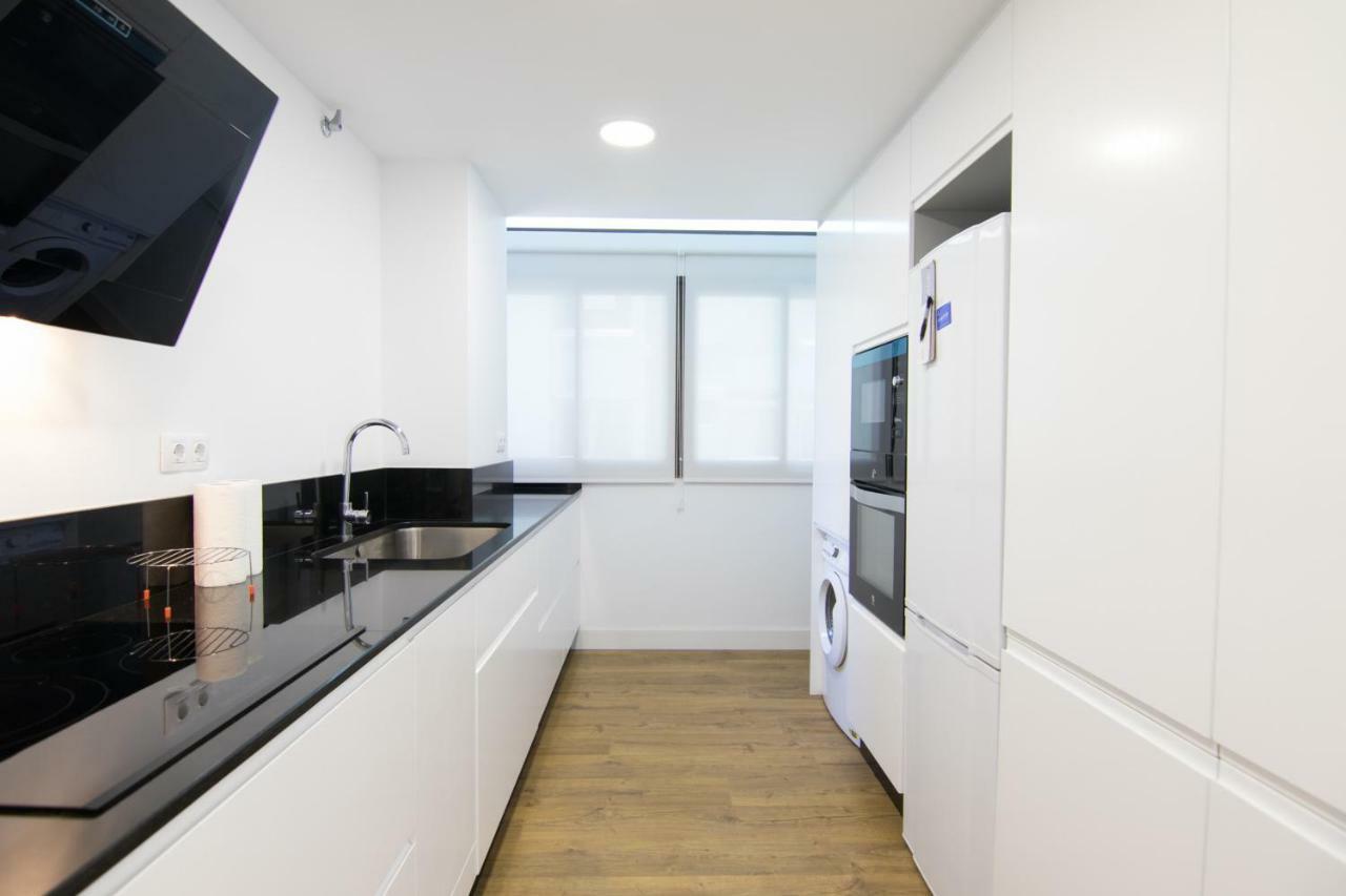 Homeforguest Stylish And Modern Apartment Overlooking Las Canteras Las Palmas Exterior photo