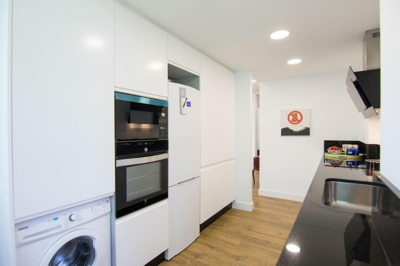 Homeforguest Stylish And Modern Apartment Overlooking Las Canteras Las Palmas Exterior photo