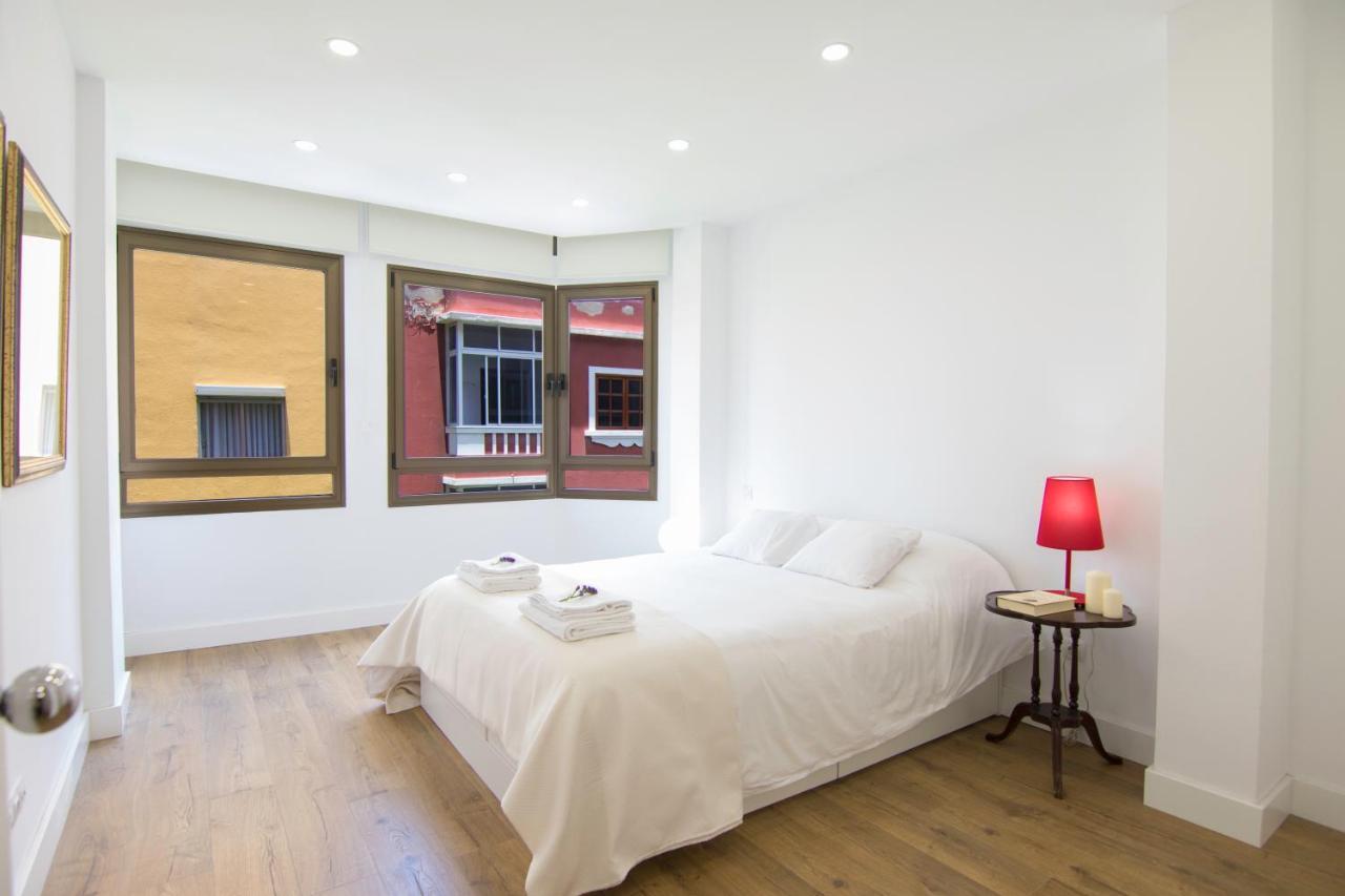 Homeforguest Stylish And Modern Apartment Overlooking Las Canteras Las Palmas Exterior photo